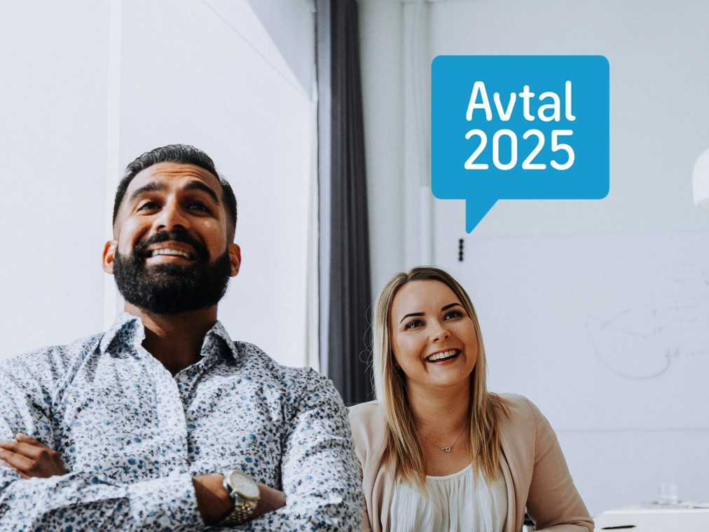 Två glada personer och en pratbubbla med texten "Avtal 2025".